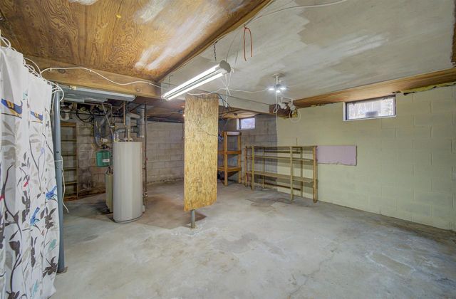W285 OAK STREET, Fremont, WI 54940