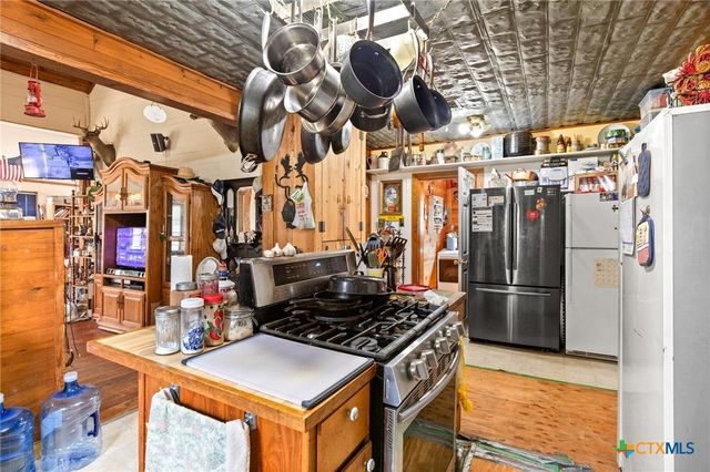 1240 Kelly Road, Luling, TX 78648