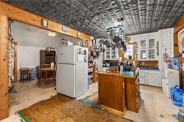 1240 Kelly Road, Luling, TX 78648