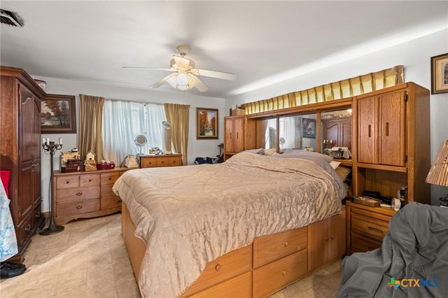 1240 Kelly Road, Luling, TX 78648