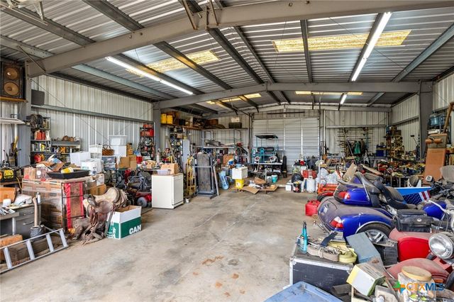1240 Kelly Road, Luling, TX 78648