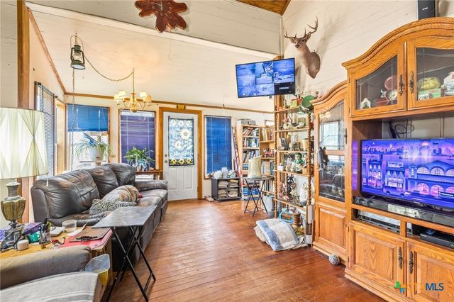 1240 Kelly Road, Luling, TX 78648