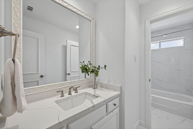 18719 Thorntree Lane, Dallas, TX 75252