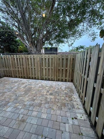 768 NE 206th Ter 768, Miami, FL 33179
