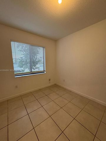 768 NE 206th Ter 768, Miami, FL 33179