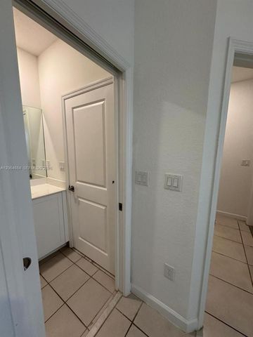 768 NE 206th Ter 768, Miami, FL 33179