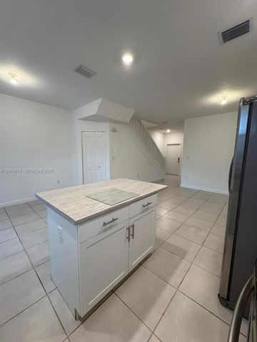 768 NE 206th Ter 768, Miami, FL 33179