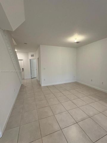 768 NE 206th Ter 768, Miami, FL 33179