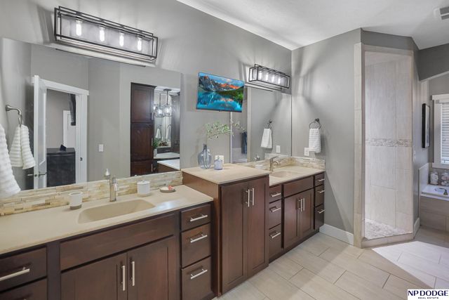 10218 Spyglass Drive, Omaha, NE 68136