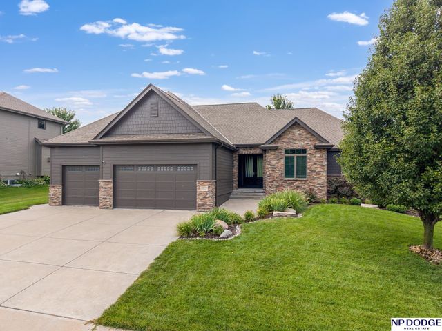 10218 Spyglass Drive, Omaha, NE 68136