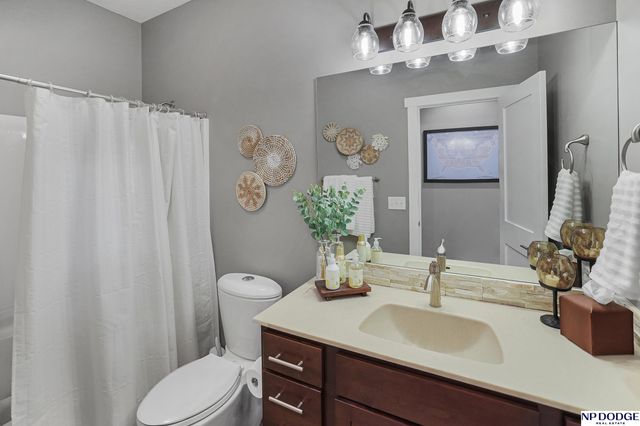 10218 Spyglass Drive, Omaha, NE 68136