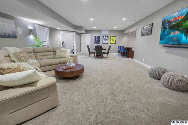 10218 Spyglass Drive, Omaha, NE 68136