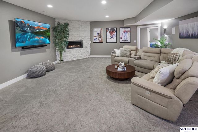 10218 Spyglass Drive, Omaha, NE 68136