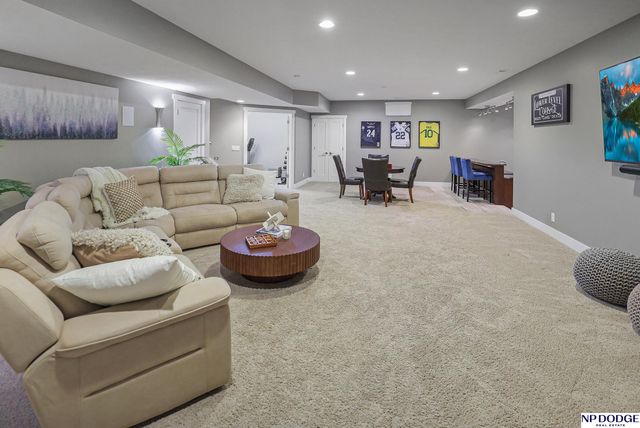10218 Spyglass Drive, Omaha, NE 68136