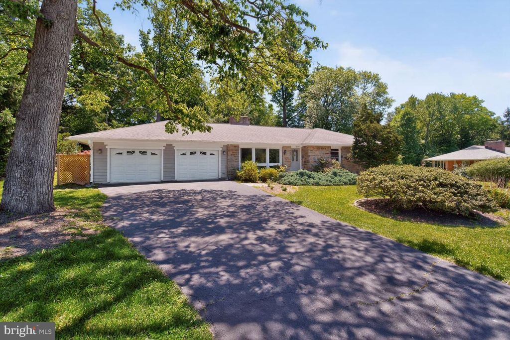 Image 1 of property listing at 3029 RAMBLEWOOD RD, Ellicott City, MD 21042