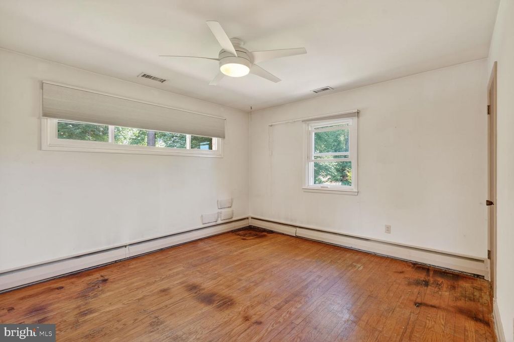 Image 11 of property listing at 3029 RAMBLEWOOD RD, Ellicott City, MD 21042