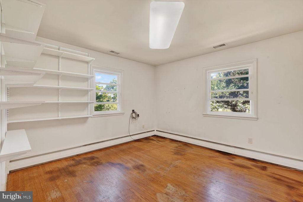 Image 12 of property listing at 3029 RAMBLEWOOD RD, Ellicott City, MD 21042