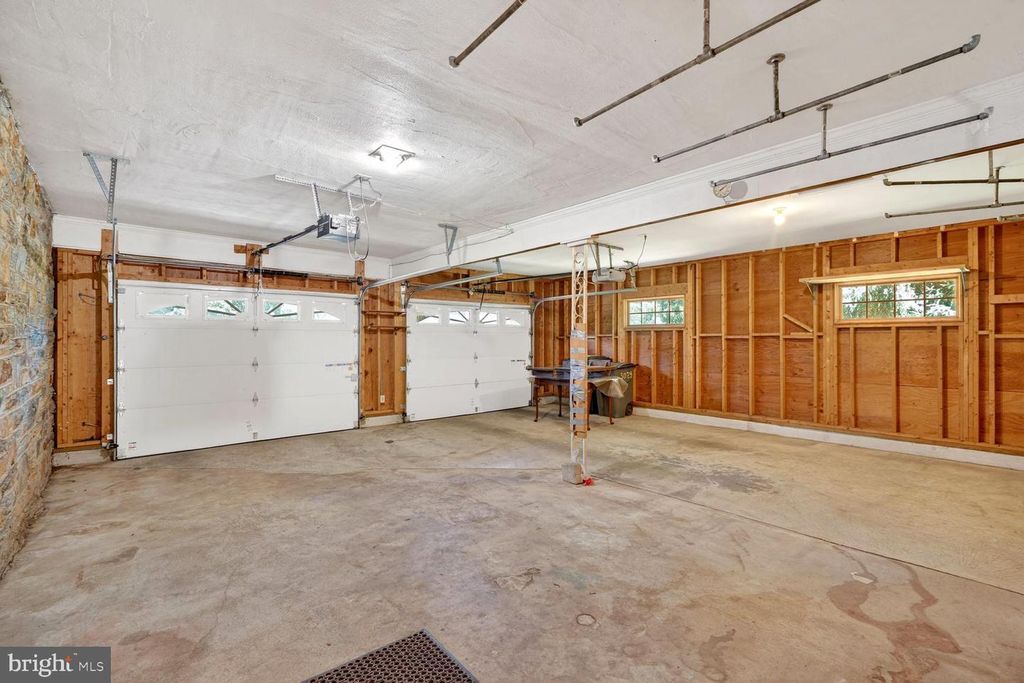 Image 17 of property listing at 3029 RAMBLEWOOD RD, Ellicott City, MD 21042