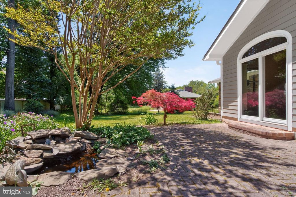 Image 19 of property listing at 3029 RAMBLEWOOD RD, Ellicott City, MD 21042