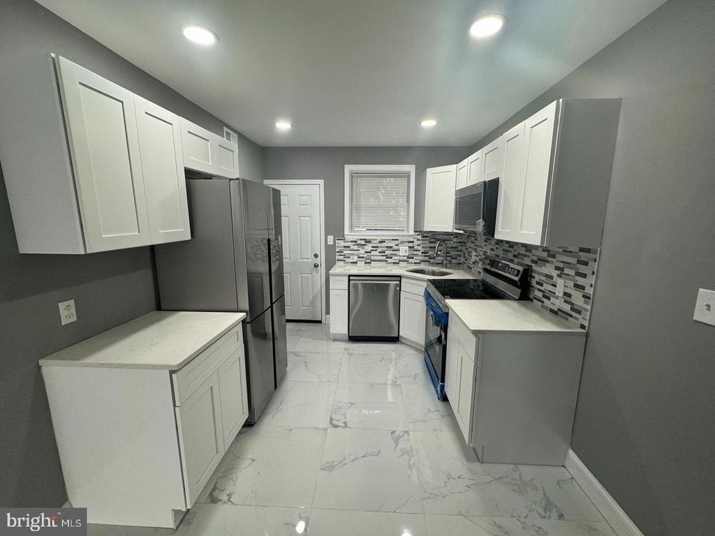 1722 S TAYLOR ST, PHILADELPHIA, PA 19145 — photo 3