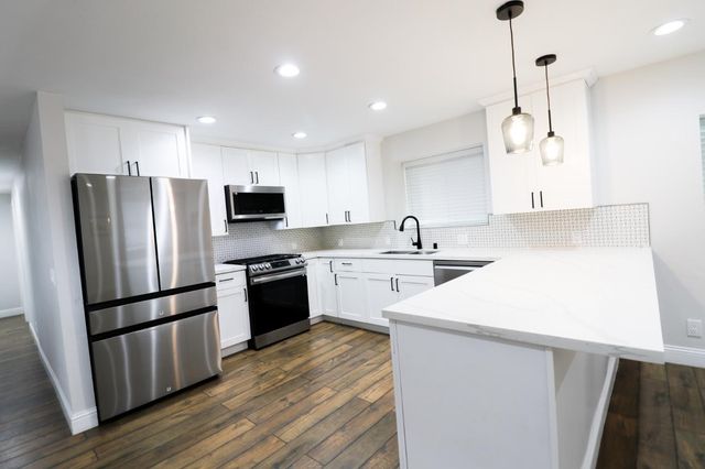 875 Wood Street, Oakland, CA 94607