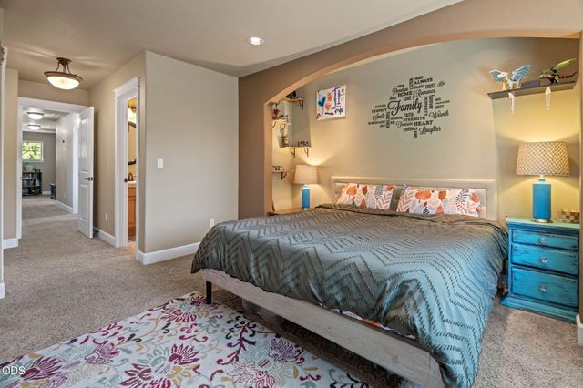 51860 Hollinshead Place, La Pine, OR 97739