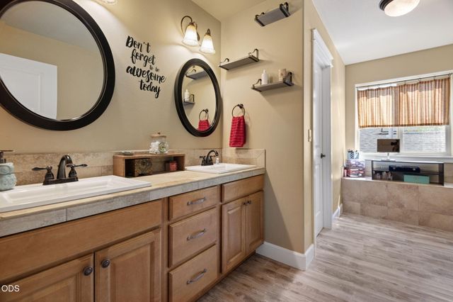 51860 Hollinshead Place, La Pine, OR 97739