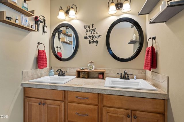51860 Hollinshead Place, La Pine, OR 97739