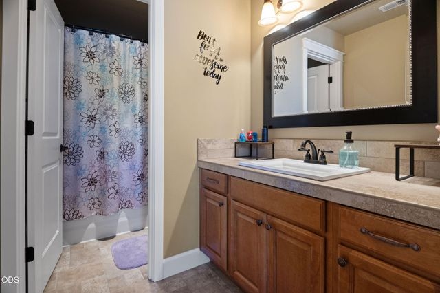 51860 Hollinshead Place, La Pine, OR 97739
