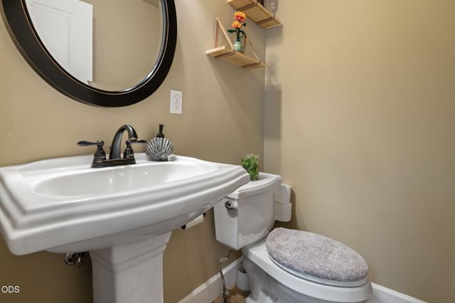 51860 Hollinshead Place, La Pine, OR 97739