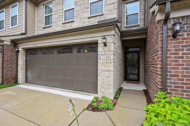 2298 Addison Circle, Commerce Charter Township, MI 48390