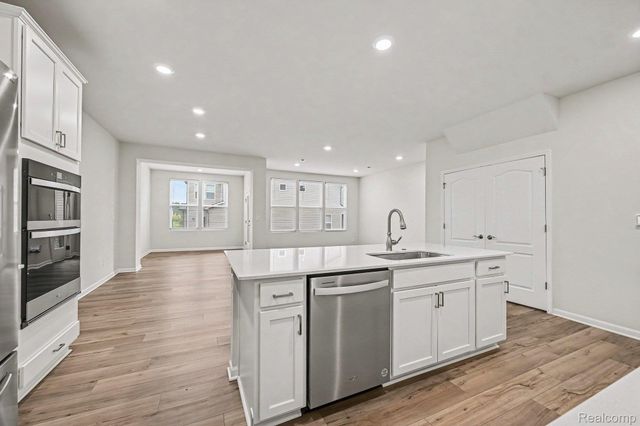 2298 Addison Circle, Commerce Charter Township, MI 48390