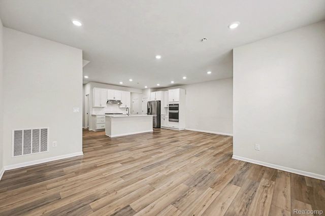 2298 Addison Circle, Commerce Charter Township, MI 48390