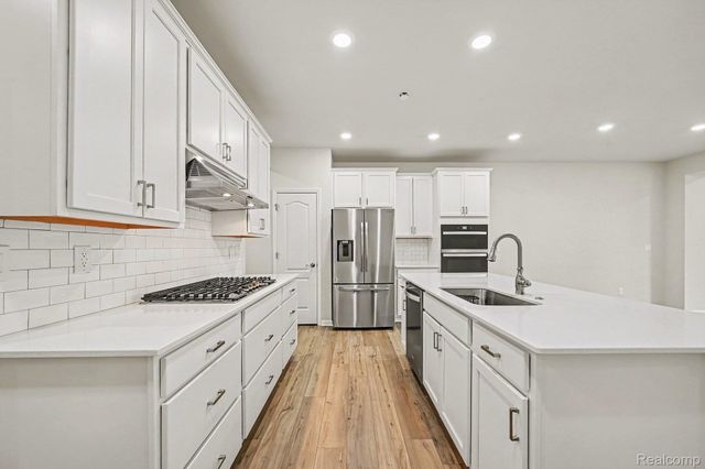 2298 Addison Circle, Commerce Charter Township, MI 48390