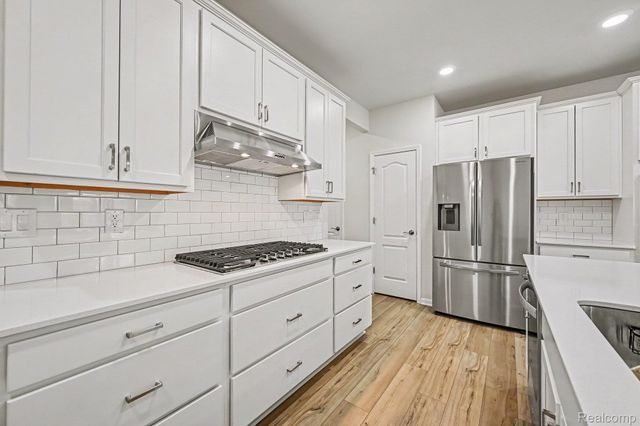 2298 Addison Circle, Commerce Charter Township, MI 48390