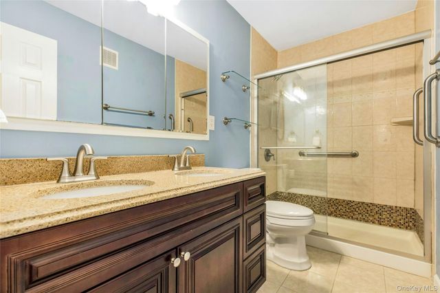 5218 Wilshire Lane 5218, Oakdale, NY 11769