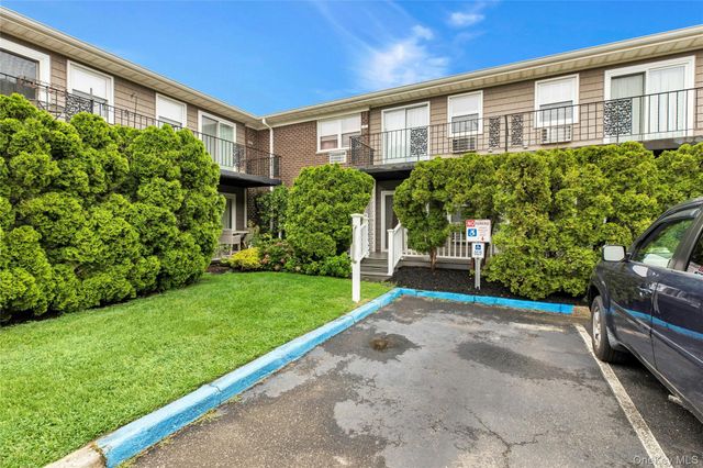 5218 Wilshire Lane 5218, Oakdale, NY 11769