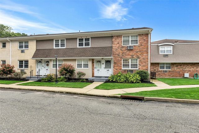 5218 Wilshire Lane 5218, Oakdale, NY 11769