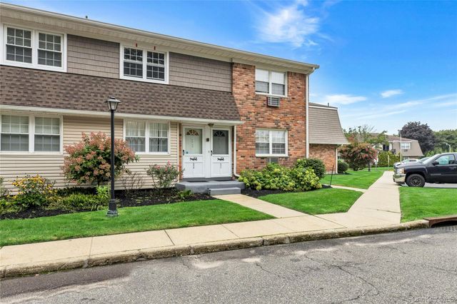 5218 Wilshire Lane 5218, Oakdale, NY 11769