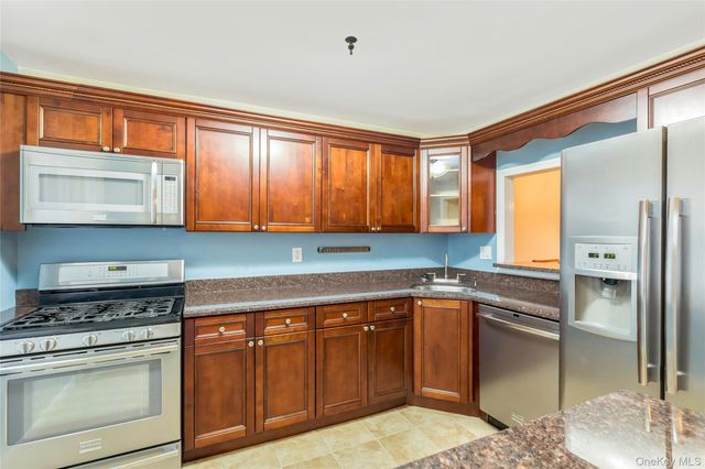 5218 Wilshire Lane 5218, Oakdale, NY 11769