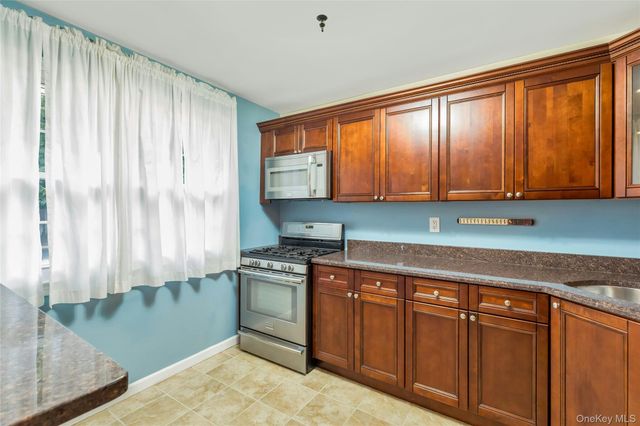 5218 Wilshire Lane 5218, Oakdale, NY 11769