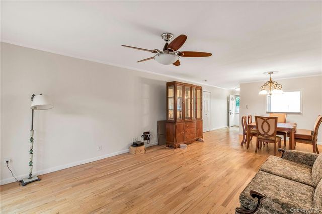 5218 Wilshire Lane 5218, Oakdale, NY 11769