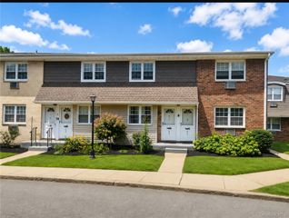5218 Wilshire Lane 5218, Oakdale, NY 11769