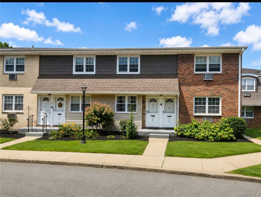 5218 Wilshire Lane 5218, Oakdale, NY 11769