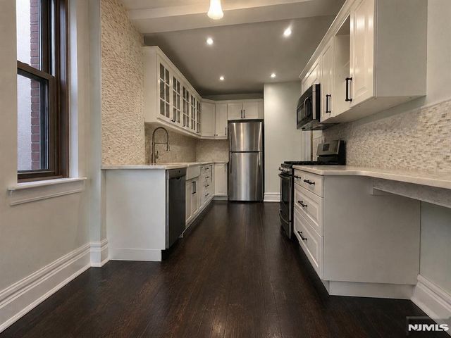 100 Palisade Avenue D43, Englewood, NJ 07631