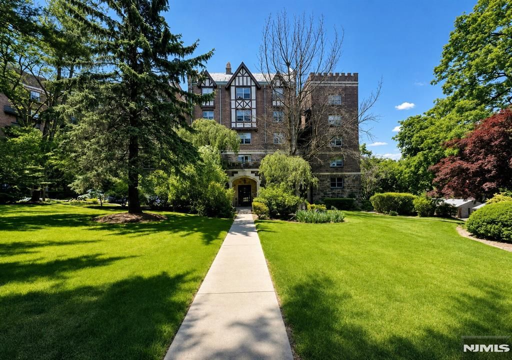 100 Palisade Avenue D43, Englewood, NJ 07631