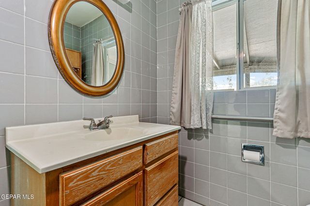 215 Wooldridge Drive, El Paso, TX 79915