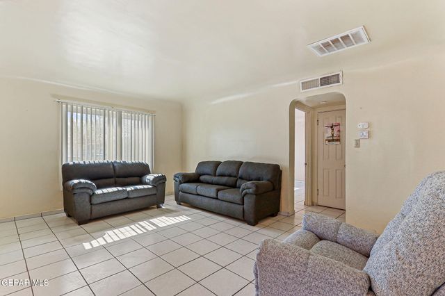 215 Wooldridge Drive, El Paso, TX 79915