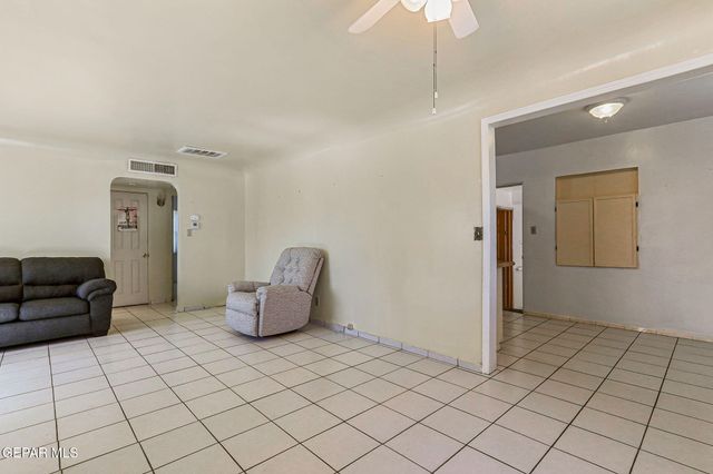 215 Wooldridge Drive, El Paso, TX 79915