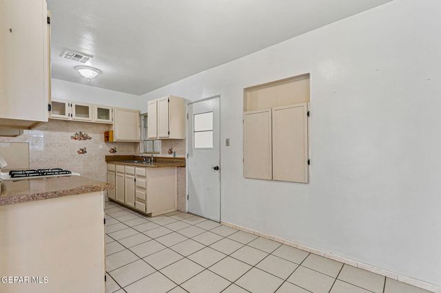 215 Wooldridge Drive, El Paso, TX 79915